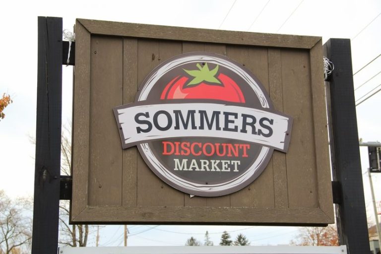 Sommers Discount Market road sign